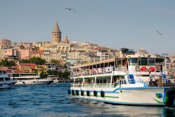 Quelles croisières offrent des excursions pour découvrir les temples bouddhistes au Sri Lanka?